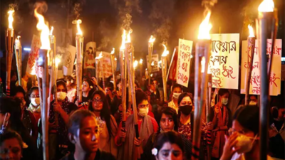 हिंदू महिला के साथ बलात्कार करने के लिए बांग्लादेश में पांच गिरफ्तार, वीडियो को प्रसारित करना; MEA अल्पसंख्यकों की सुरक्षा का आग्रह करता है