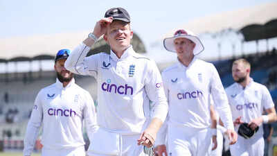 माइकल वॉन ने इंग्लैंड को चेतावनी दी: ‘ओली पोप को राख में ले जाने दो’ | क्रिकेट समाचार