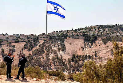 इज़राइल ने ई 1 सेटलमेंट प्लान को मंजूरी दी, जो ‘फिलिस्तीनी राज्य को मिटाने’ के रूप में देखा जाता है; वेस्ट बैंक को दो में काटने के लिए 3,500 घर