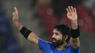 ‘क्रिकेट छद के मौलाना बान जा’: पाकिस्तान के मोहम्मद रिजवान ने हास्यपूर्ण बर्खास्तगी के बाद ट्रोल किया। क्रिकेट समाचार