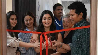 अर्जुन तेंदुलकर की सान्या चंदोक के लिए सगाई के बाद, तेंदुलकर परिवार के लिए जश्न मनाने के अधिक कारण: ‘हम प्राउडर नहीं हो सकते’ | फील्ड न्यूज से दूर