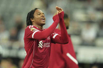 प्रीमियर लीग: 16 वर्षीय रियो नगुमोहा ने 100 वें मिनट के विजेता के साथ शो चुराया; लिवरपूल आउटफॉक्स 10-मैन न्यूकैसल | फुटबॉल समाचार