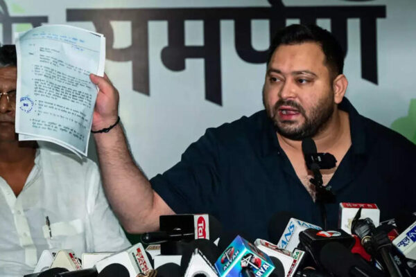 ‘कौन गलती पर है?’ RJD नेता तेजशवी यादव दो महाकाव्य संख्याओं में EC पर ले जाते हैं; ‘इसका अच्छा जवाब देंगे’ | भारत समाचार