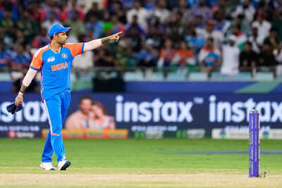 भारत के कप्तान सूर्यकुमार यादव ने पाकिस्तान के दिग्गज वसीम अकरम से ‘अनावश्यक’ कॉल के लिए गर्मी का सामना किया। क्रिकेट समाचार