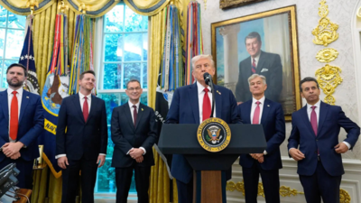 डोनाल्ड ट्रम्प ने मेडिकेड के लिए फाइजर मूल्य में कटौती की घोषणा की; $ 70 बिलियन अमेरिकी निवेश का वादा किया गया; स्टॉक कूदता है 5%