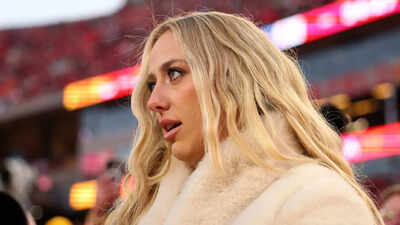 ब्रिटनी महोम्स की उग्र लाल क्रॉप टॉप लुक वायरल हो जाती है क्योंकि बेबी स्टर्लिंग अपने एरोहेड चीफ्स डेब्यू का आनंद लेती है एनएफएल समाचार