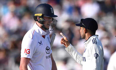 ‘रेड कार्ड, गेट गेट उन्हें’: पूर्व इंग्लैंड क्रिकेटर्स ने शुबमैन गिल घटना के लिए प्रतिक्रिया दी, सख्त नियमों के लिए कॉल करें क्रिकेट समाचार