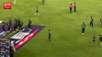 एशिया कप ड्रामा: कैसे पाकिस्तान के कप्तान ने भारत के दुबई में हाथ मिलाने से इनकार करने के बाद विरोध किया | क्रिकेट समाचार