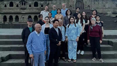 फोटो बाहर! नहीं अर्जुन? सान्या चांदोक तेंदुलकर परिवार की महेश्वर की यात्रा पर देखा गया फील्ड न्यूज से दूर