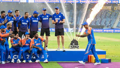 एशिया कप की जीत के बाद सूर्यकुमार यादव मिमिक रोहित शर्मा ने क्यों किया? यहाँ अनसुना कहानी है | क्रिकेट समाचार