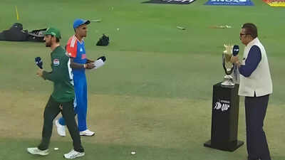 भारत बनाम पाकिस्तान विवाद: क्रिकेट में हैंडशेक मैटर क्यों – नियम और प्रोटोकॉल समझाया | क्रिकेट समाचार