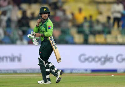 विस्फोटक प्रकोप! पाकिस्तान बैटर ने भारत के खिलाफ बल्ले-धूम्रपान करने के बाद फटकार लगाई | क्रिकेट समाचार