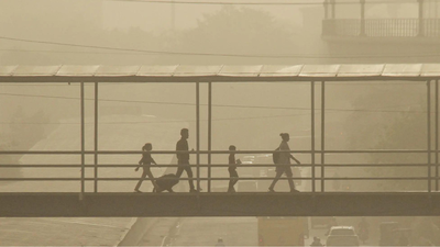 दिवाली पर दिल्ली की हवा 4 साल में सबसे खराब, मंगलवार की हवाओं ने रोकी ‘गंभीर’ गिरावट | दिल्ली समाचार