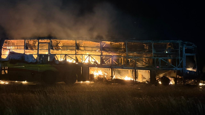 हैदराबाद-बेंगलुरु राजमार्ग पर बस में आग लगने से 32 लोगों के जिंदा जलने की आशंका; सीएम नायडू ने व्यक्त की संवेदना | बेंगलुरु समाचार