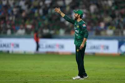 ‘वह टीम में क्यों है?’ क्रिकेट समाचार