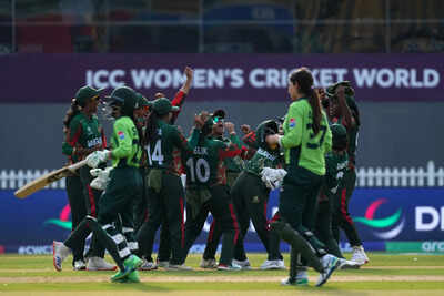 विवादास्पद रूप से पाकिस्तानी टिप्पणीकार के रूप में विवादास्पद है, महिला विश्व कप मैच के दौरान ‘आज़ाद कश्मीर’ को संदर्भित करता है क्रिकेट समाचार