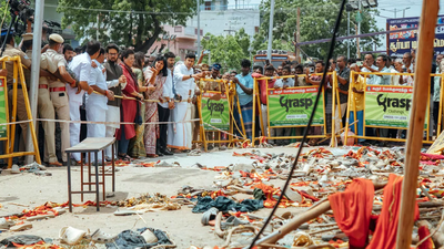 करूर भगदड़: टीवीके पदाधिकारी मधियाझागन, पौनराज को जमानत मिली; प्रमुख संदिग्धों के रूप में नामित 3 में से | भारत समाचार