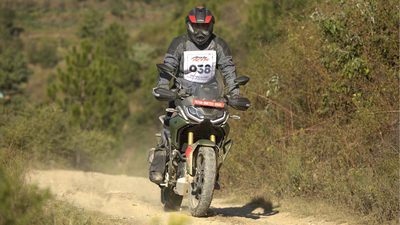 टीवीएस अपाचे आरटीएक्स 300 समीक्षा: पहला साहसिक कार्य, बड़ा प्रभाव!